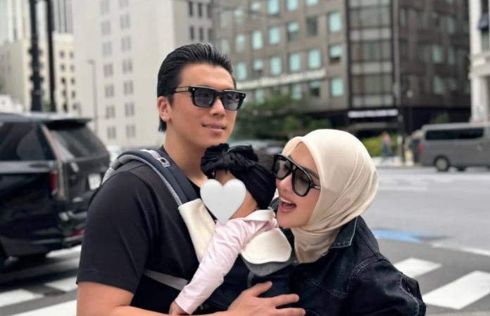 Keluarga Syahrini dan Reino Barack